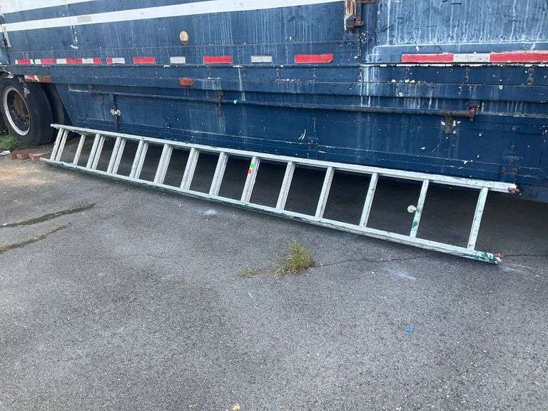 Aluminum Extension Ladder, 26 ft
