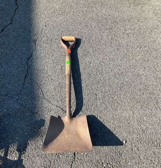 Metal Head Shovel with Wooden Handle and D-Grip