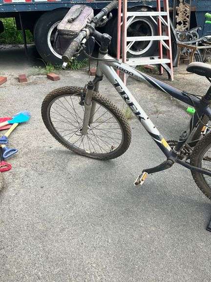 Trek Mountain Bike with RockShox Pilot Fork and Storage Bag