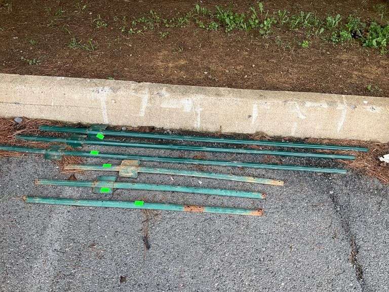 Green Metal Garden Posts in 3-Foot and 5-Foot Heights