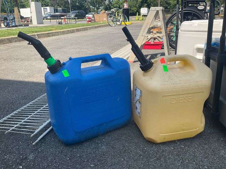 5-Gallon Plastic Fuel Cans for Kerosene and Diesel