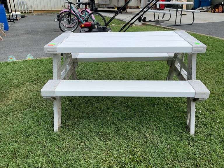 Kidnic PVC Picnic Table, 36″ x 28″