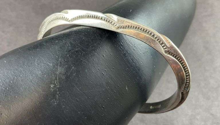 Cuff Bracelet 22.3 grams Sterling Silver size 2"