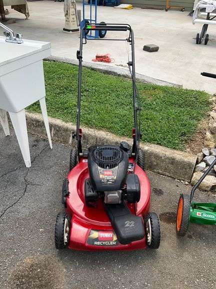 Toro Recycler 22-Inch Self-Propelled Gas Lawn Mower with Kohler 6.75 Engine