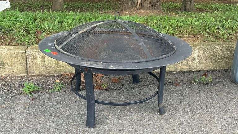 Round Metal Fire Pit with Mesh Top, 22-Inch Diameter