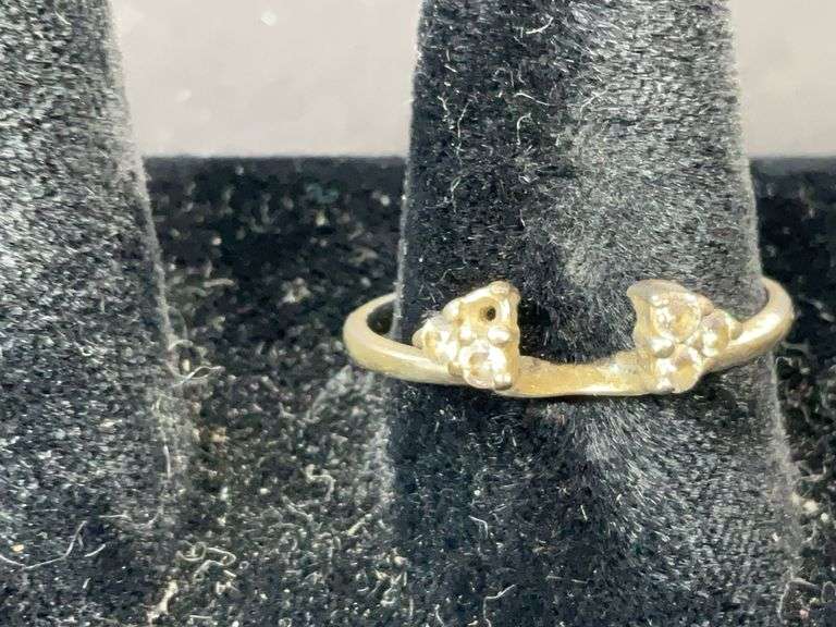 Two sterling silver rings, one is missing a stone, sizes 8.25 and 9, 9.1grams