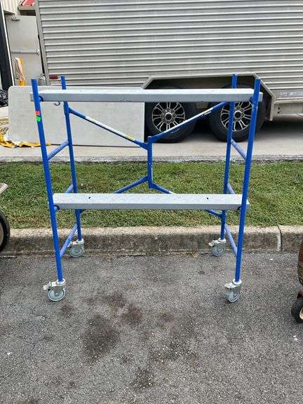 Werner PS-48 Portable Scaffold With 500-Lb Load Capacity