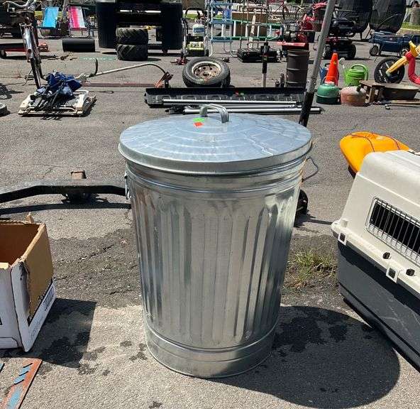 Galvanized Steel Trashcan with Lid