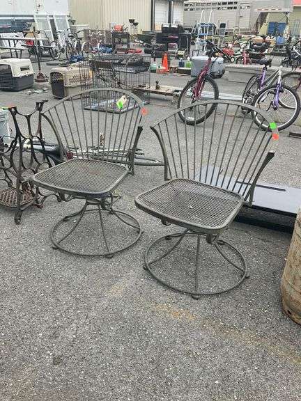 Swivel Patio Chairs with Curved Slatted Backs and Mesh Seats
