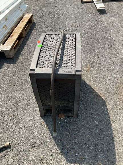 Suncast Hose Storage Box With Lift-Up Lid