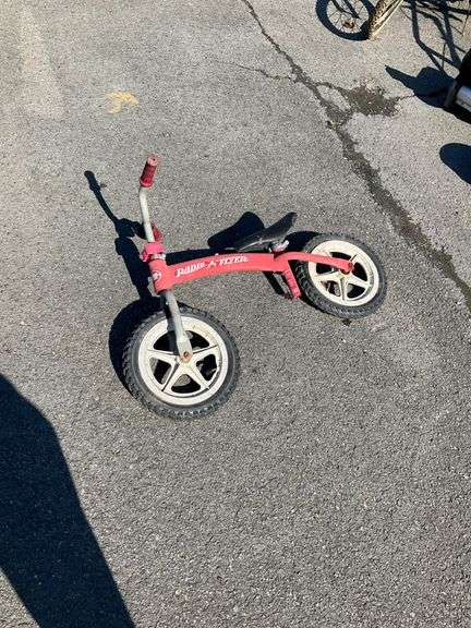 Radio Flyer Balance Bike with Red Frame and Black Seat