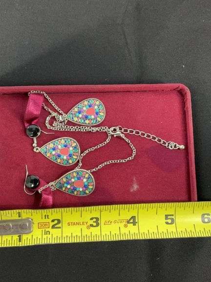Silvertone necklace and earrings set
