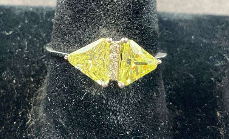 Size 7 sterling silver lemon lime peridot CZ and white diamond ring