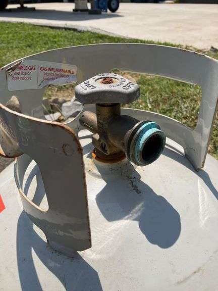 Blue Rhino Propane Tank with Full Fuel