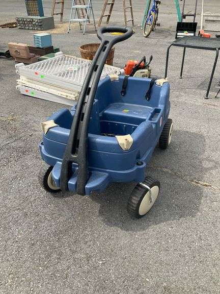 Step2 Blue Plastic Wagon With Black Handle and Seating