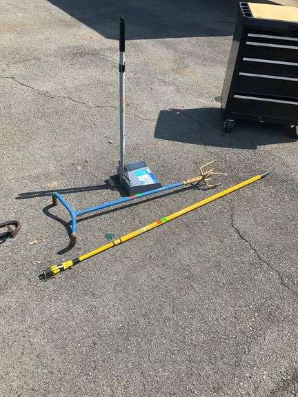 Garden Claw, Rake/Scoop Set, and Light Bulb Grabber Lot