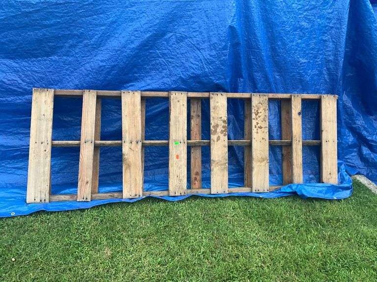 Large Pallet, 8’L x 32″W With Horizontal Slats
