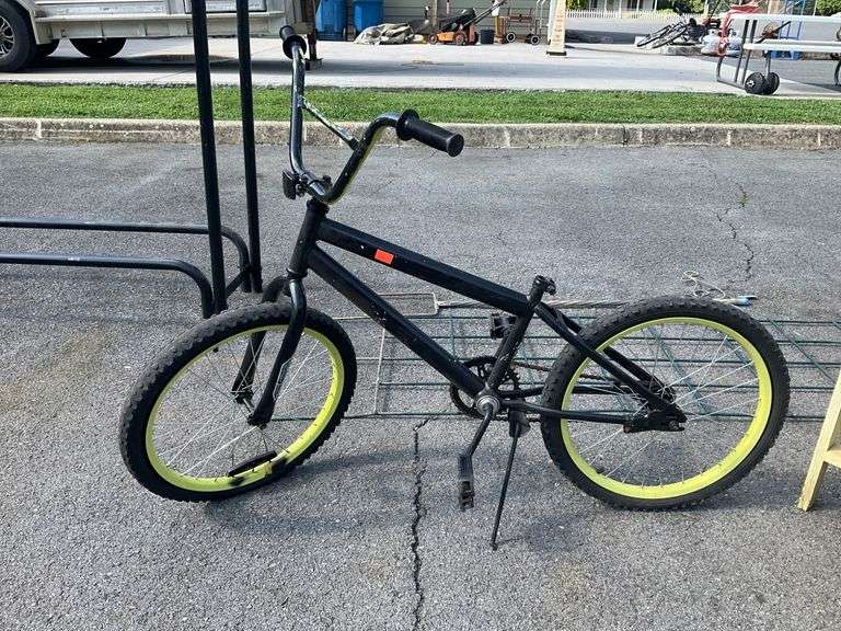 Kids Bicycle With Yellow-Rimmed Tires