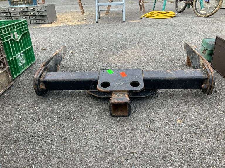 Steel Tow Hitch Bar with Brackets