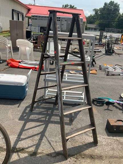 6-Foot Wooden Ladder with Five Steps
