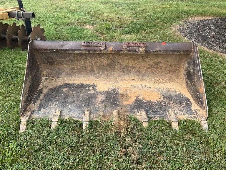 Skid Steer Bucket with Bolt-On Teeth