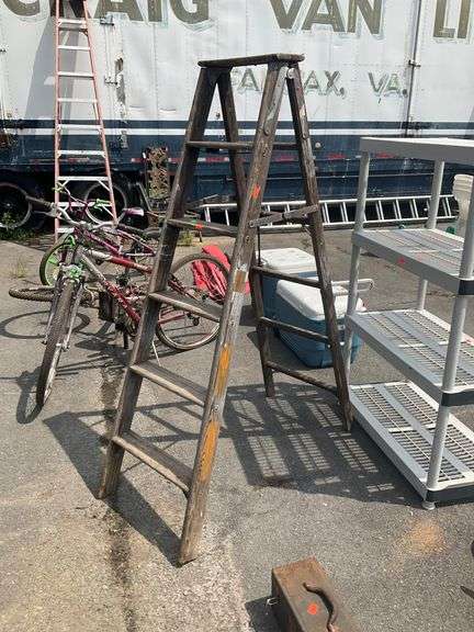 6-Foot Wooden Ladder with Five Steps