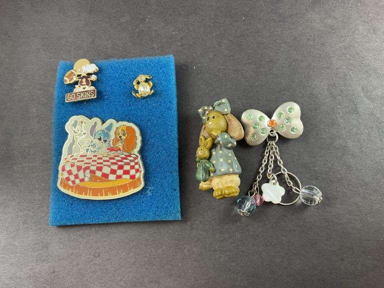 Pins Rabbit, Disney With Lady And The Tramp & Stitch , Redskin, Little Girl Pendant, Ribbon Pendant
