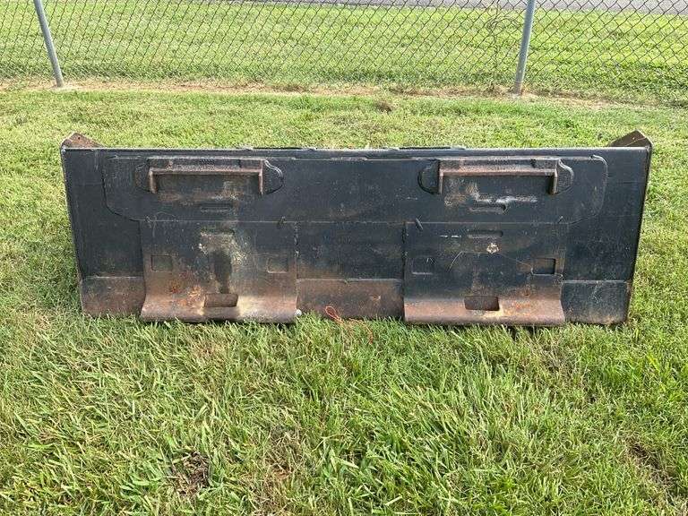 Skid Steer Bucket with Bolt-On Teeth