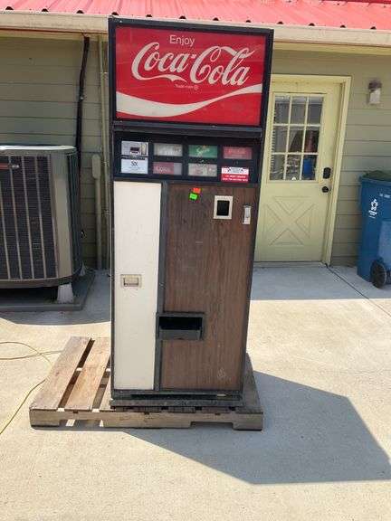 Dixie-Narco Coca-Cola Vending Machine, Model DN 300/175-5