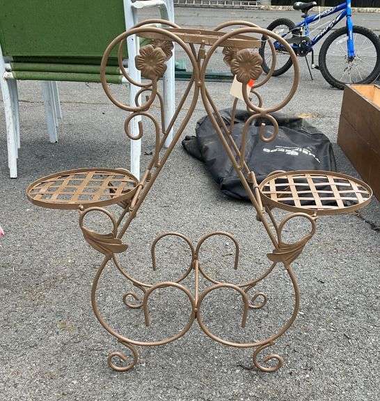 Metal Three-Section Grid-Style Plant Stand Holder, 22”H