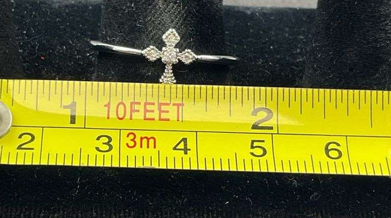 Silvertone cross ring size 9