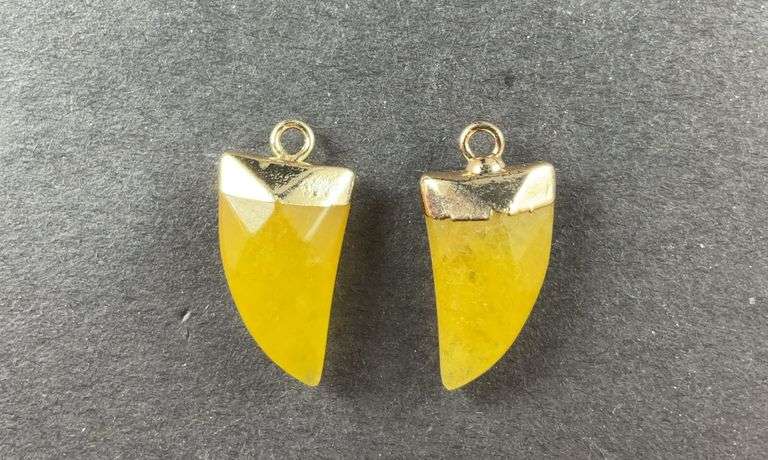 Pair of yellow stone goldtone pendants/earrings ( no earrings hooks)