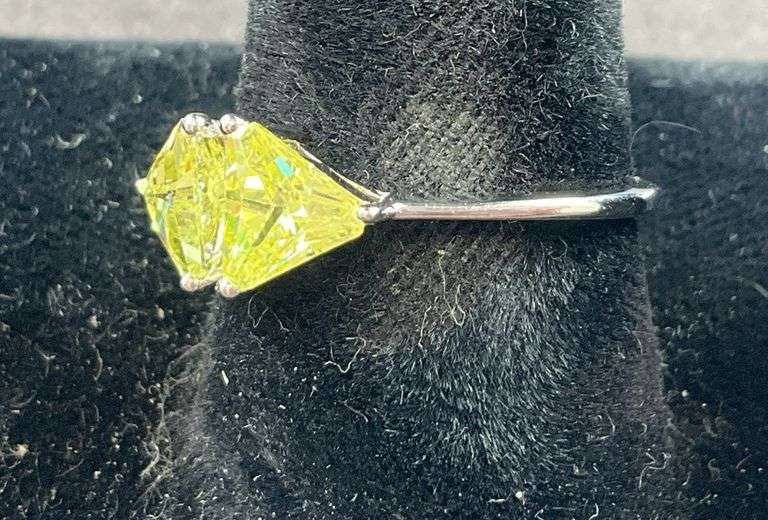 Size 7 sterling silver lemon lime peridot CZ and white diamond ring