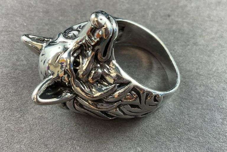 Wolf head size 11 silvertone ring