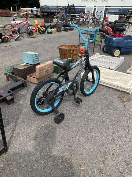 Huffy Kids Bike with Training Wheels and Decorative Graphics