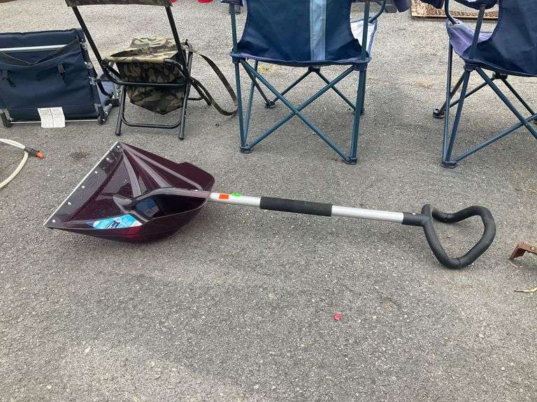 Suncast Snow Shovel with D-Grip Handle and Plastic Blade