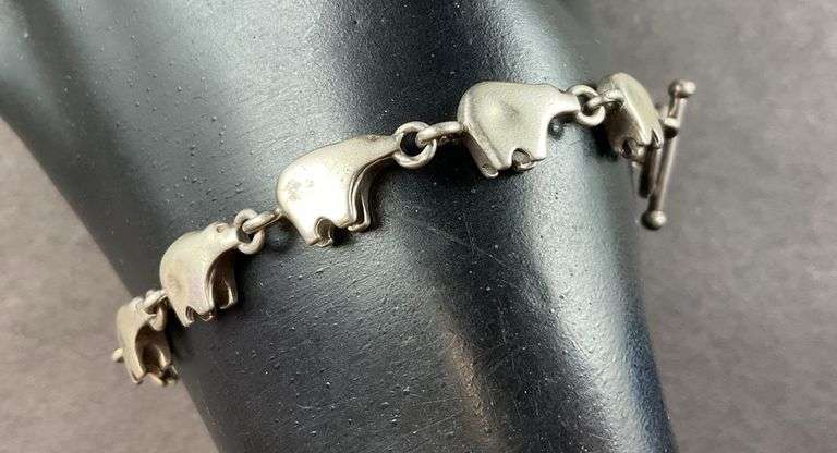 Bracelet With A Toggle Clasp 20.9 grams Sterling Silver size 7.5"