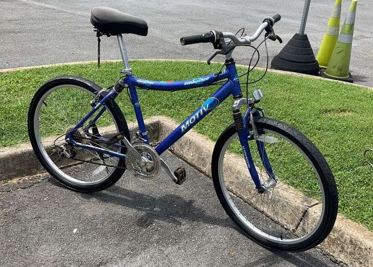Motiv Smoothie 21-Speed Aluminum Bicycle with Shimano Components