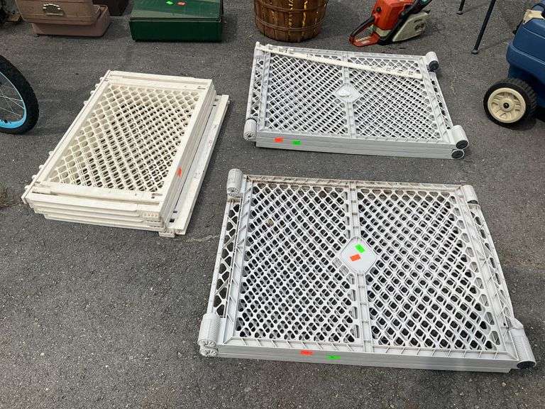 Vented Plastic Pet Playpen Parts with Mixed Sections and Damage