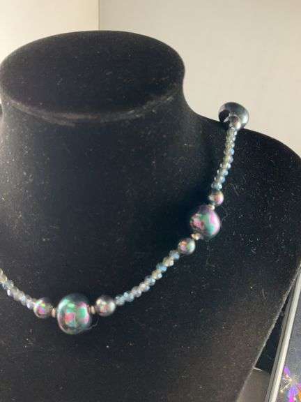 28-30in Tahitian peacock shell pearl and midnight bleu glass beaded silvertone necklace