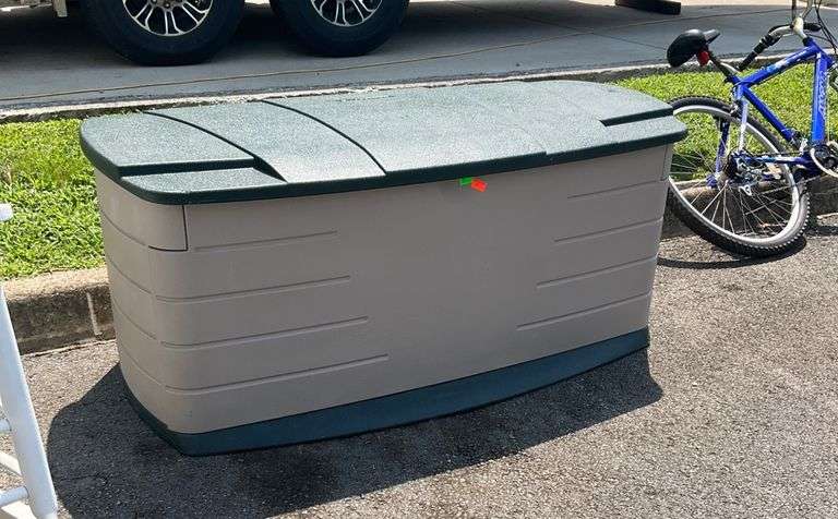 Rubbermaid Patio Deck Storage Box in Durable Plastic, 50”Lx19”Wx20”Deep