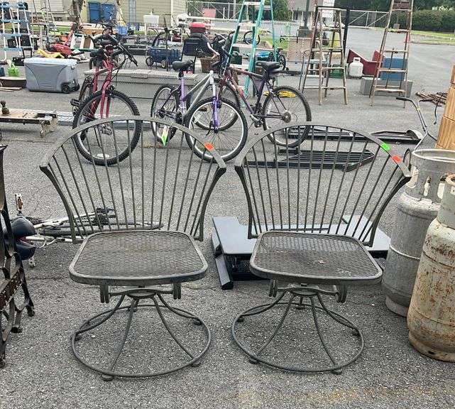 Swivel Patio Chairs with Curved Slatted Backs and Mesh Seats