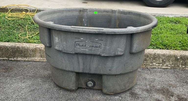 Rubbermaid 70-Gallon Stock Tank with Drain Plug