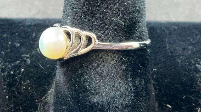 Sterling silver heart with freshwater pearl ring size 6