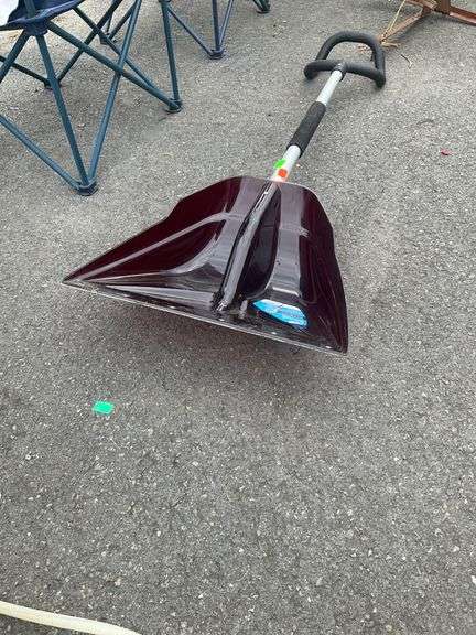 Suncast Snow Shovel with D-Grip Handle and Plastic Blade