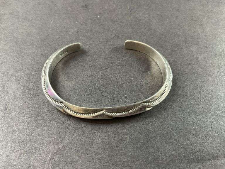 Cuff Bracelet 22.3 grams Sterling Silver size 2"