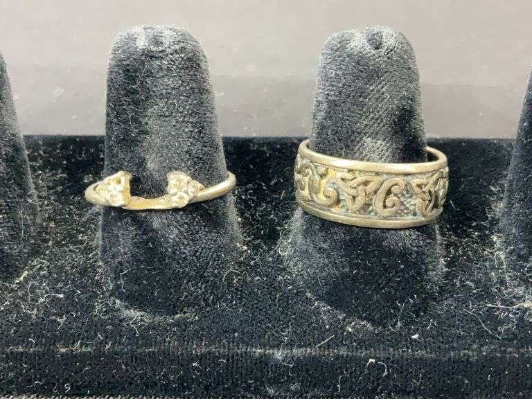 Two sterling silver rings, one is missing a stone, sizes 8.25 and 9, 9.1grams
