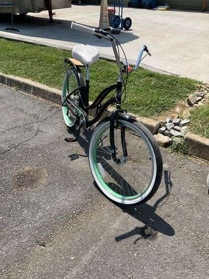 Hang Ten California 7-Speed Cruiser Bicycle with Green Accents