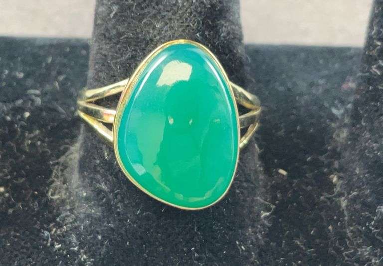 Green onyx goldtone ring size 9