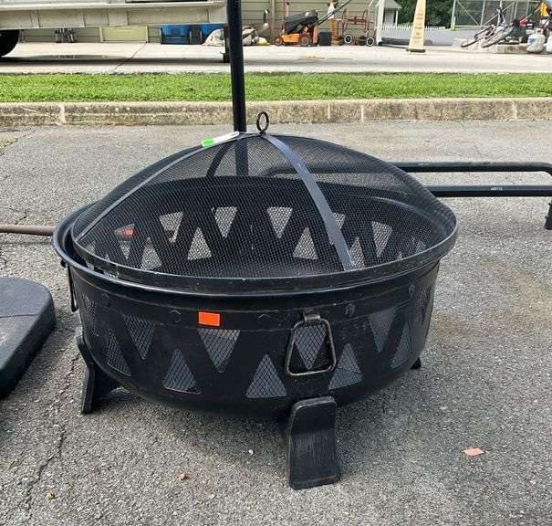 Firepit with Mesh Cover, 28-Inch Diameter